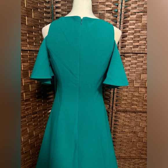 Eliza J 6 Green Dress Exposed Shoulders Off Shoulder Sleeves - Picture 13 of 14